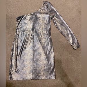 NWT.  One Shoulder Shiny/ Snake skin/ Mini Party Dress. Size L.